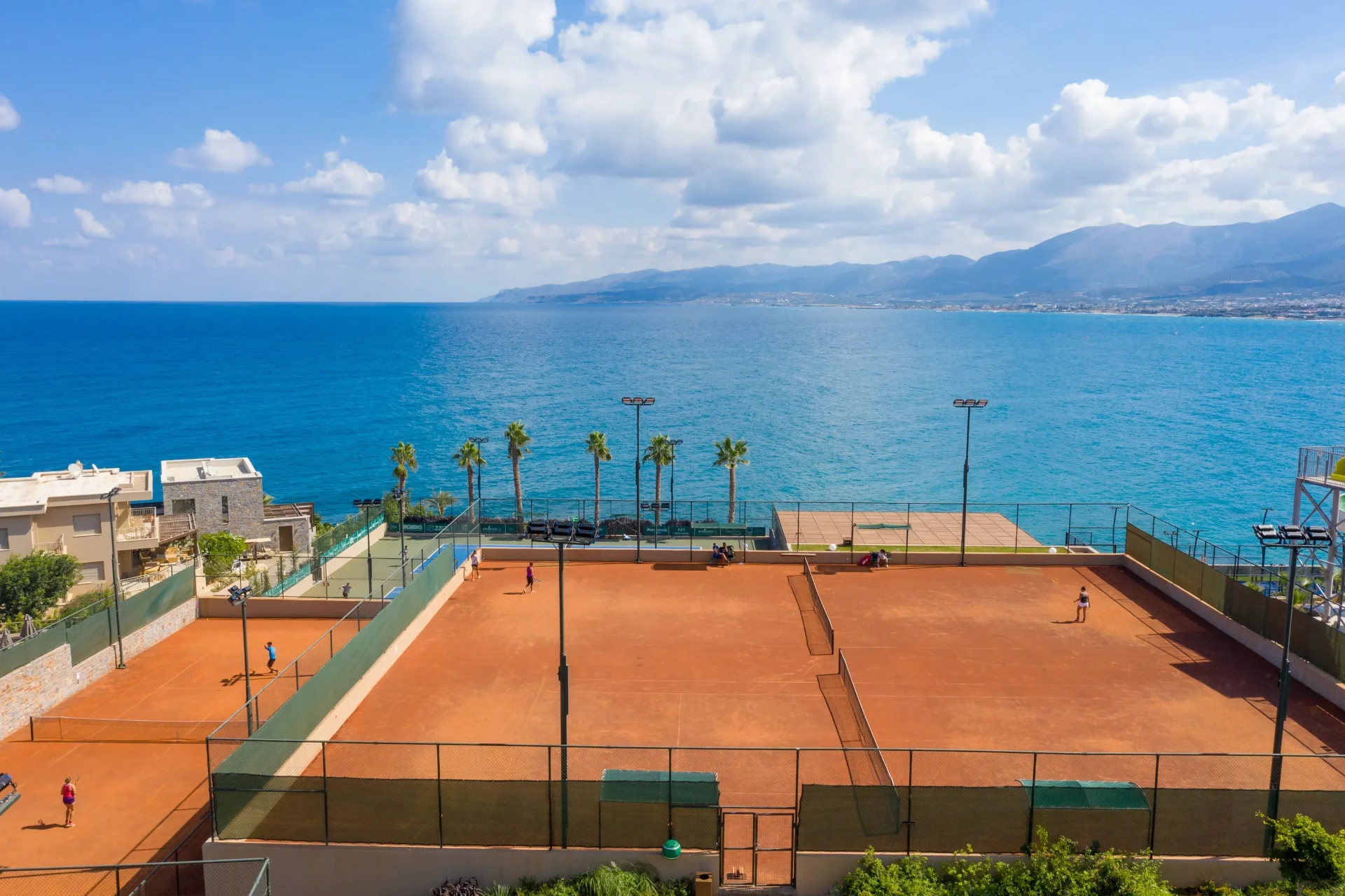 Tenniscamps am Meer Sandplätze direkt am Meer in Griechenland für Tenniscamps mit M-IDEA